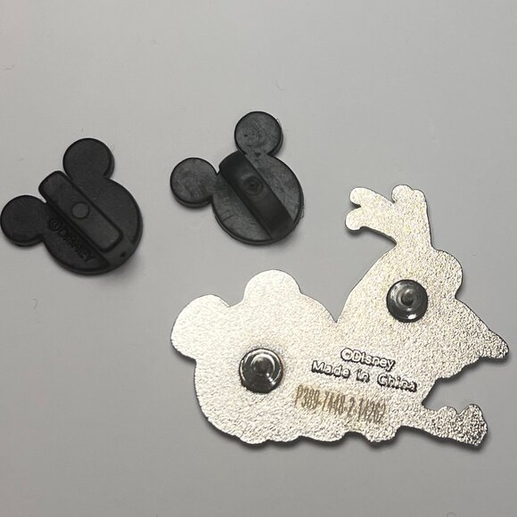 frozen – olaf sliding down the mountain pin (disney • jerry leigh • 2014) - Picture 3 of 3